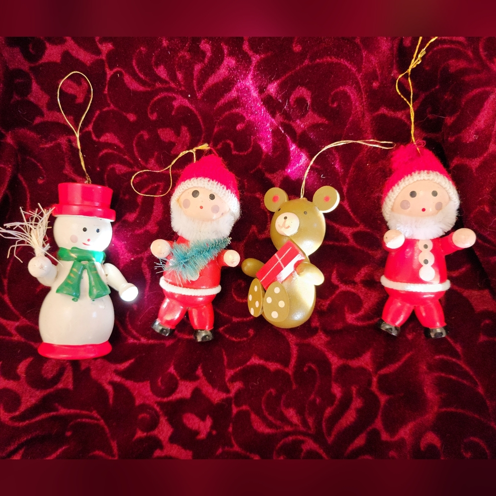Vintage Hand Painted Christmas Ornaments. Lot of 4. 80's.